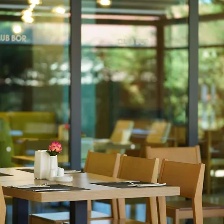 מלון Hvd Club Bor Ultra - Private & Free Parking 4*