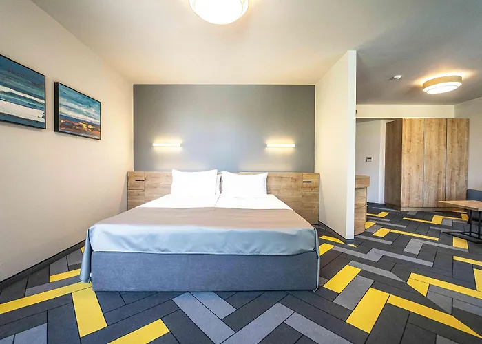 Hvd Club Bor Ultra - Private & Free Parking Hotell Slăntjev Brjag